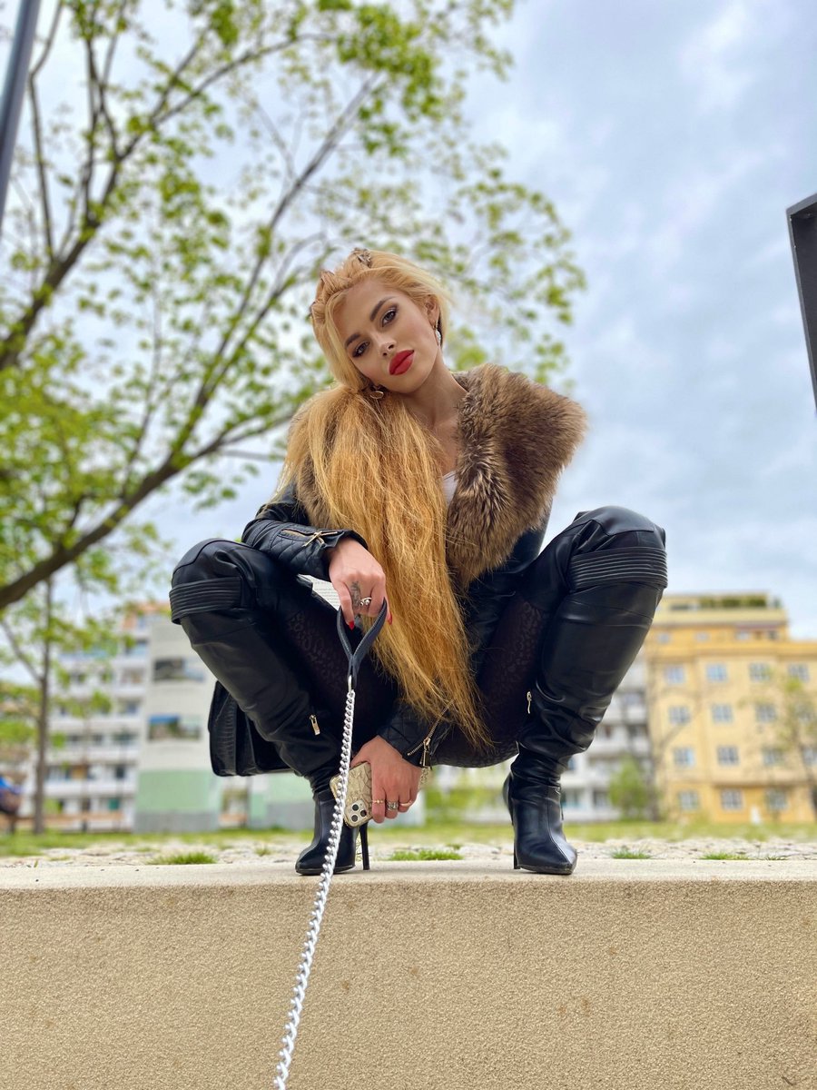 Victoria101m's tweet photo. Become my pet ⛓️⛓️
#goviral #dominant #submissive https://t.co/eDMsikHKaK