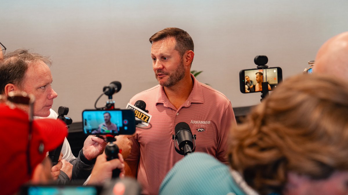 RazorbackFB's tweet photo. Starting the conversations 📻 https://t.co/4e4cCf8s09
