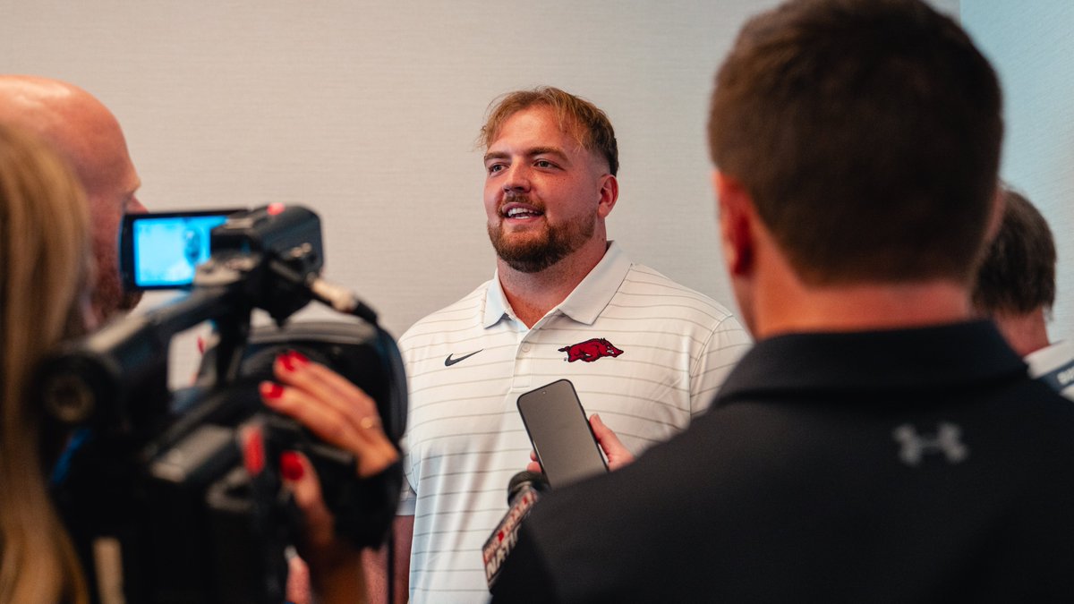 RazorbackFB's tweet photo. Starting the conversations 📻 https://t.co/4e4cCf8s09