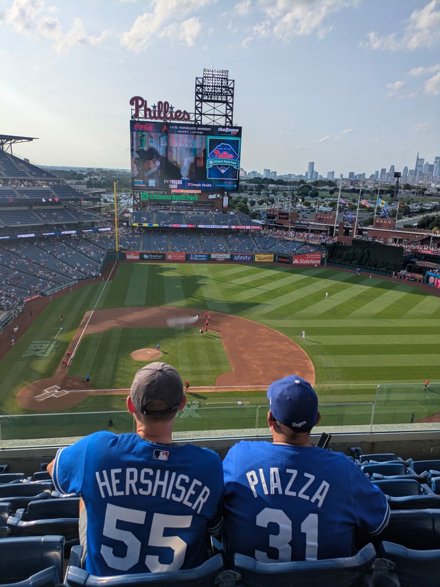 HCHenry1's tweet photo. @Phillies @Dodgers it’s a reunion in the terrace! https://t.co/kUXr3MkYMM