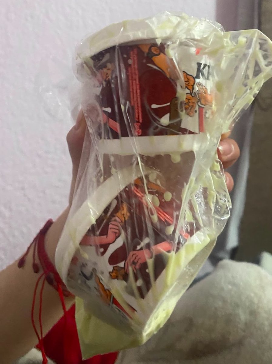 socotic_'s tweet photo. Definitivamente la vida del salado no tiene descanso, como pido helados en @kfc @kfccolombia y me llegan “derretidos”,  procedo a meterlos al congelador y me doy cuenta que son unas ensaladas JAJAJA de no creer https://t.co/fnVF0zNFjY