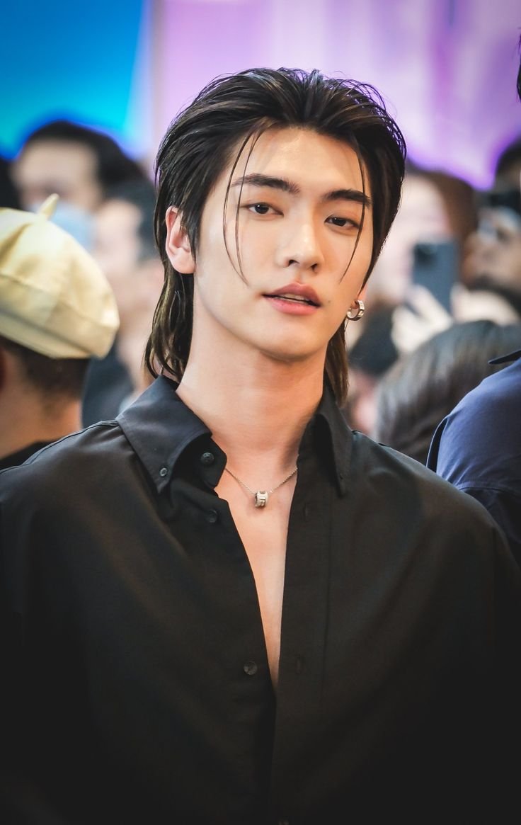 LH0FFV's tweet photo. ── Eldest son of the Valentine family, Ycaro's father, coffee lover, holder of degrees in journalism and architecture, founder and columnist for 'in wave magazine' | dual shape https://t.co/ZAZ8ti4zs9