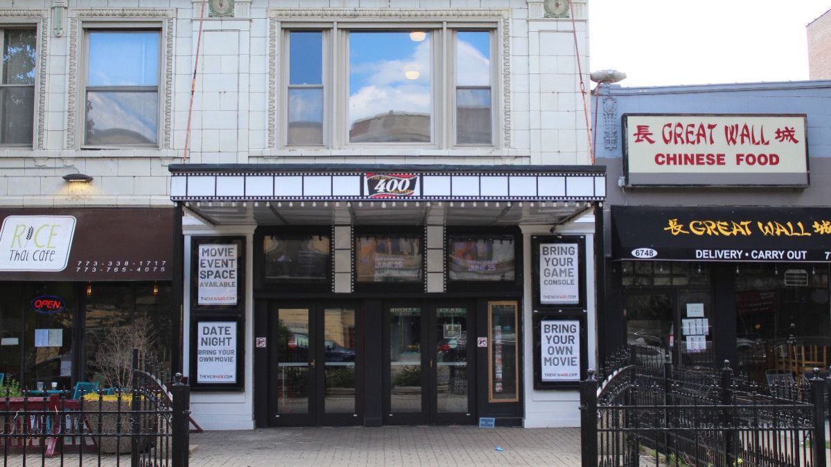 BlockClubCHI's tweet photo. Rogers Park's 400 Theater, which closed in 2023 after a 111-year-run, will reopen this month under new ownership. 

https://t.co/wzrVyPvngm https://t.co/F6KMFT6E4D