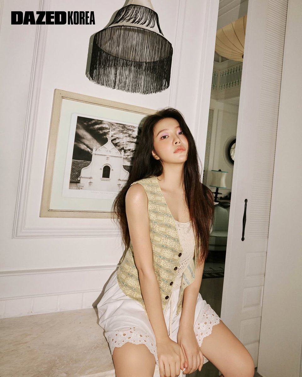 kimyerimvibes's tweet photo. KIM YERIM X DAZED KOREA ✨ https://t.co/BGxrfRa75y