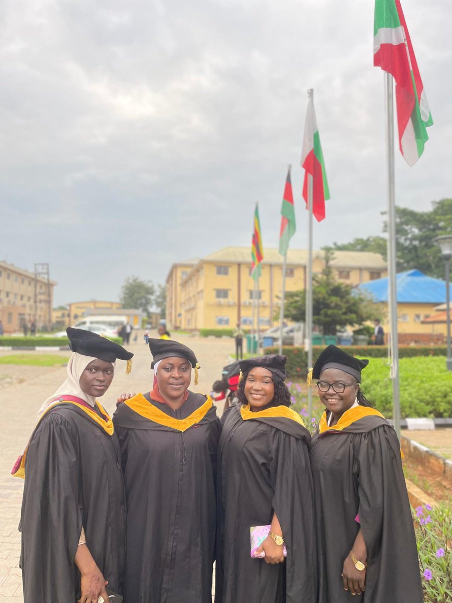 Diamondamsel_'s tweet photo. Ms Nursing (MCH) in the bag..

#alhamdulillahi https://t.co/DiC06jphjI