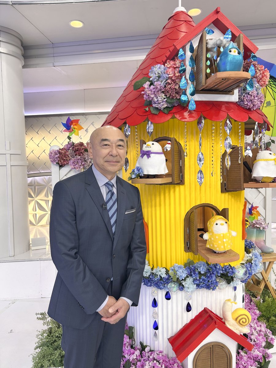 THETIME_TBS's tweet photo. 🐣🐣🐣

／
📢7月のマンスリーレギュラーは
   #高橋克実 さん 🌻
＼

🐥.｡oO（一緒にお写真撮れて嬉しいな♥️）

#thetime_tbs
#thetimeオフショット 

📢オフショットをInstagramで更新中🐝　
https://t.co/dxvuJycz4k https://t.co/UZdm1UgaDF