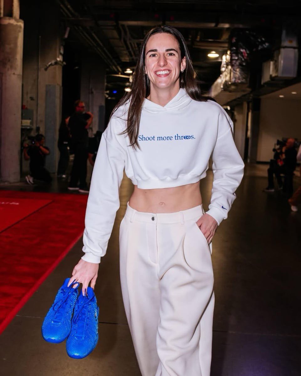FacePornPerv's tweet photo. 4 Caitlin Clark and those tight abs fuckk she’s so hot https://t.co/I57yx0hSmz