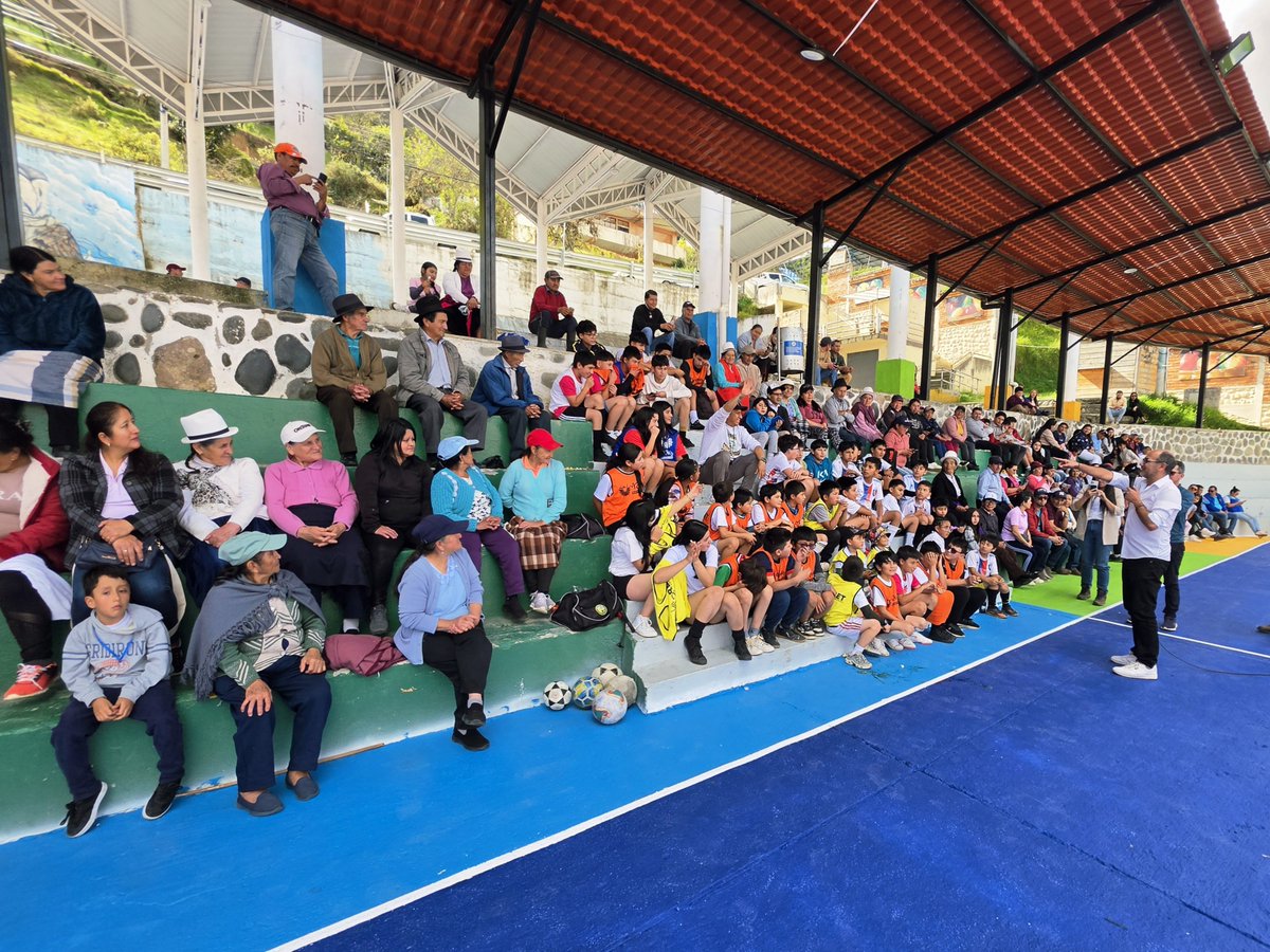 jotalloretv's tweet photo. 🙌 #Paute - Un proyecto hermoso llega a #Bulán. ❤️

Adecuamos espacios para nuestros niños, mujeres, adultos mayores, jóvenes, emprendedores. ¡Todos!

Esto es #ComunidadesPorLaVida, desde el vientre hasta siempre. ✨️

1/2 https://t.co/oFI2bHRaHv