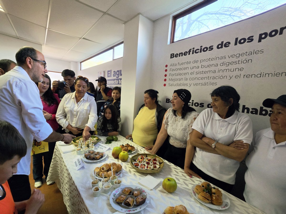 jotalloretv's tweet photo. @AzuayPrefectura En este lugar seguro, vienen niños a reforzar sus estudios, jugar, aprender. Sus padres puedes capacitarse en cocina, heladería (como es el caso de Bulán que tiene unos helados espectaculares 👌), los jóvenes practicando deporte. 

¡Es mejorar el tejido social! 💯

2/2 https://t.co/51aAwuF9ej