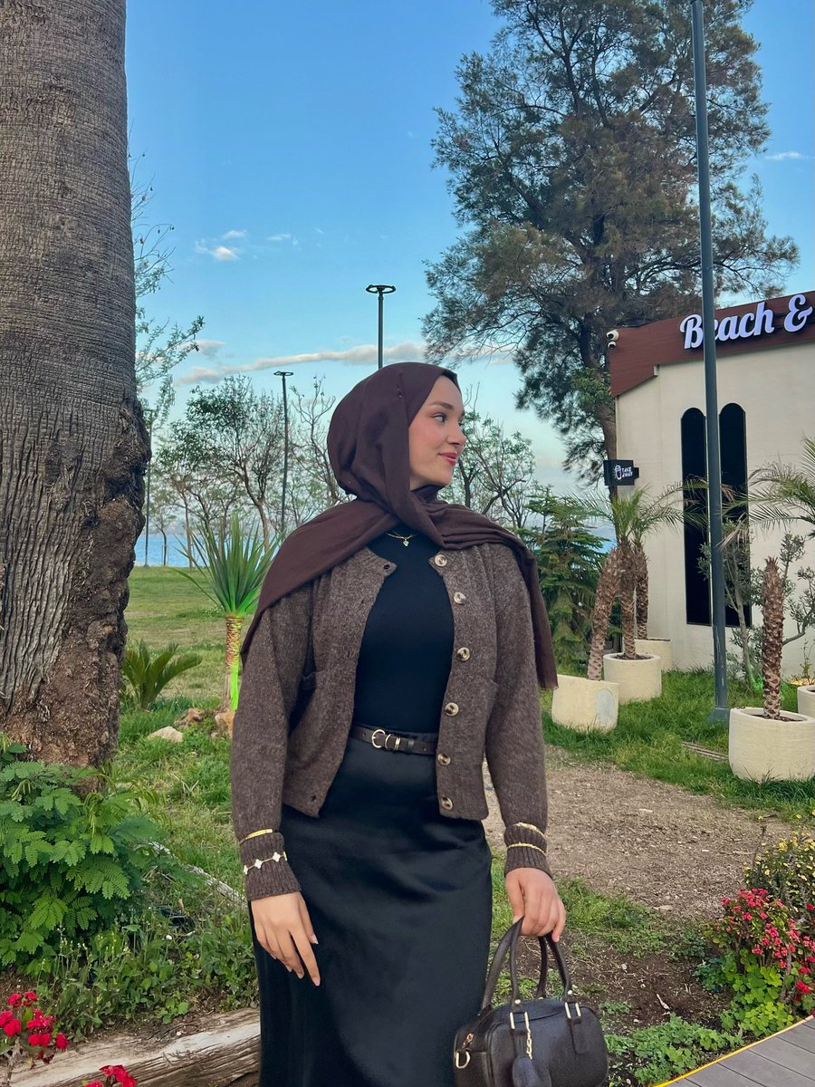 ezgikmr's tweet photo. gold takı = ben🤎🧚🏻‍♀️🤌🏻 https://t.co/gwFTAWzHvp
