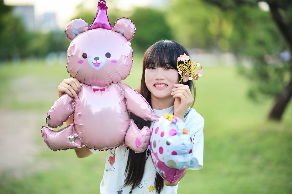 natsuki_s_0715's tweet photo. 今日は授業🏫に部活💃の日
私の学校は8/8～夏休みなのでまだまだ通常授業
しかも8/8は学校のイベントでチア出場だから8/9～本格的に夏休み！
世間は夏休みで羨ましい〜
📸 韓国カメラマン@blackcat_snap 
#ファインダー越しの私の世界 #ポートレート #高校生 https://t.co/cvYIbEFH1U
