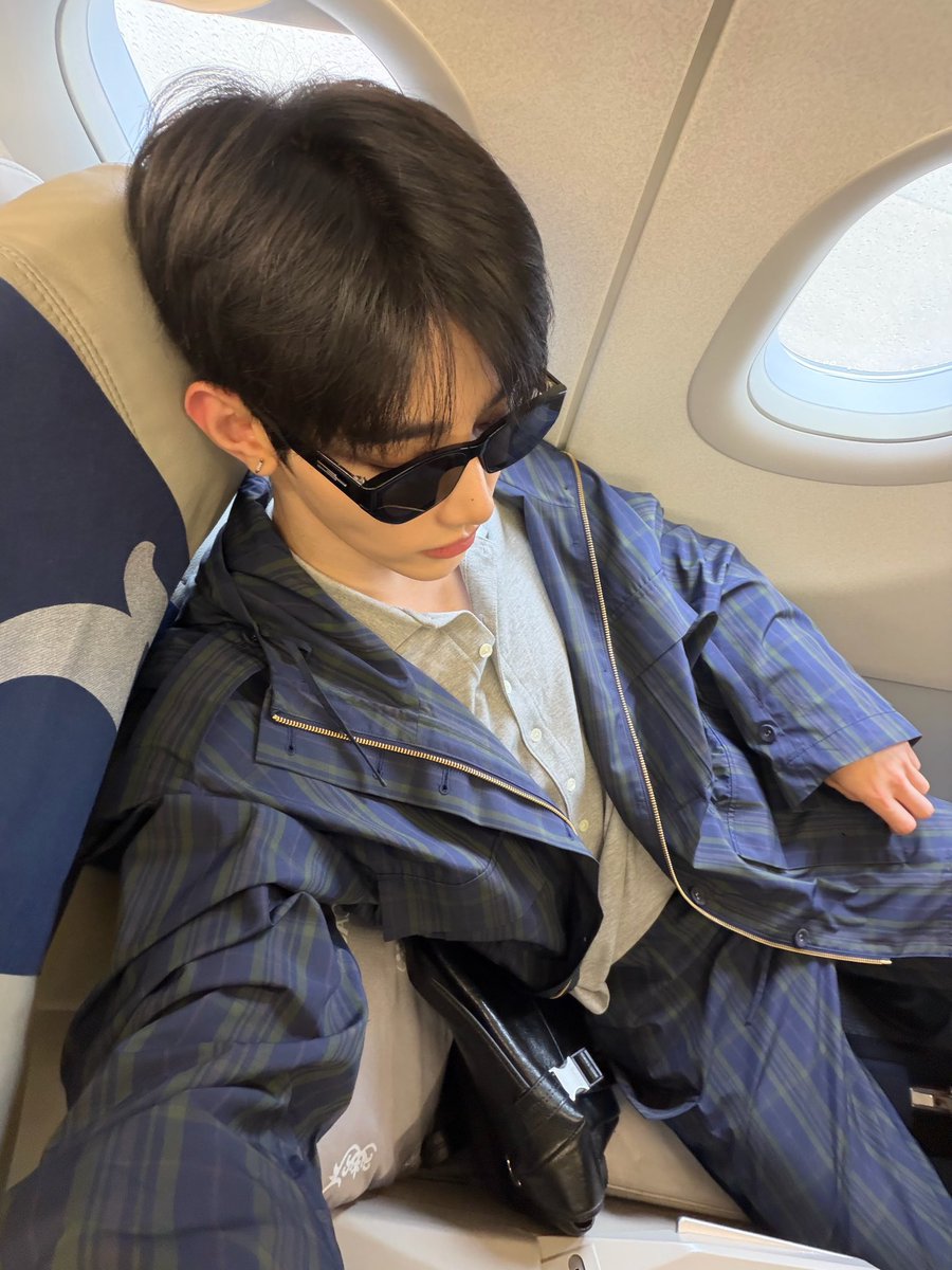 dearhaoz_'s tweet photo. el siempre sirviendo rostro y outfit y todo te amo zhang hao https://t.co/pAGhy9R07V