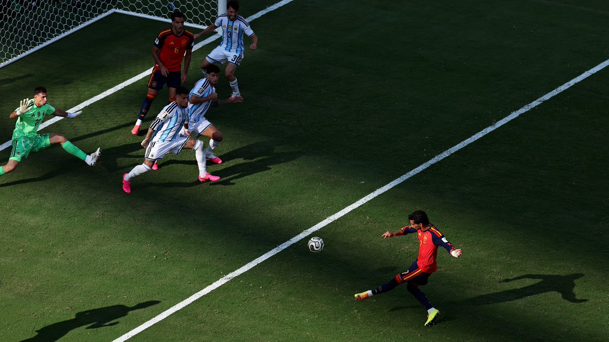 fifaworldcup_ar's tweet photo. لحظات أيقونية 🇪🇸

#FIFAWorldCup https://t.co/lDC2kH7zkc
