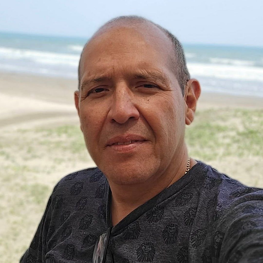 MLopezSanMartin's tweet photo. El horror en estados gobernados por Morena:

-Diez asesinados en Zacatecas
-Alejandro Leyva Aguilar, periodista crítico, fue ultimado en Oaxaca
-Matan al alcalde de Temoac, Valentín Lavín Romero, en un ataque dentro del Palacio Municipal

Todo, en menos de una semana https://t.co/1UOGFOb4PV