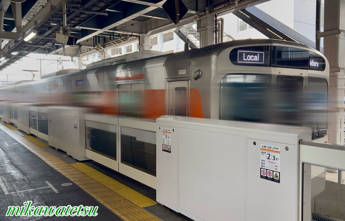 mikawatetsu's tweet photo. いよいよ今日から、刈谷駅4番線のホームドアが稼働開始しました✨

記念すべき１番列車は 311F（313系 J5＋J10編成） 🚃🤍
そして２番列車は 313F（315系 C114編成） が担当しました✨

少しずつ刈谷駅も変わってきましたね☺️🍀
#刈谷駅 #313系 #315系 #JR東海 https://t.co/SvV7GXkr5D
