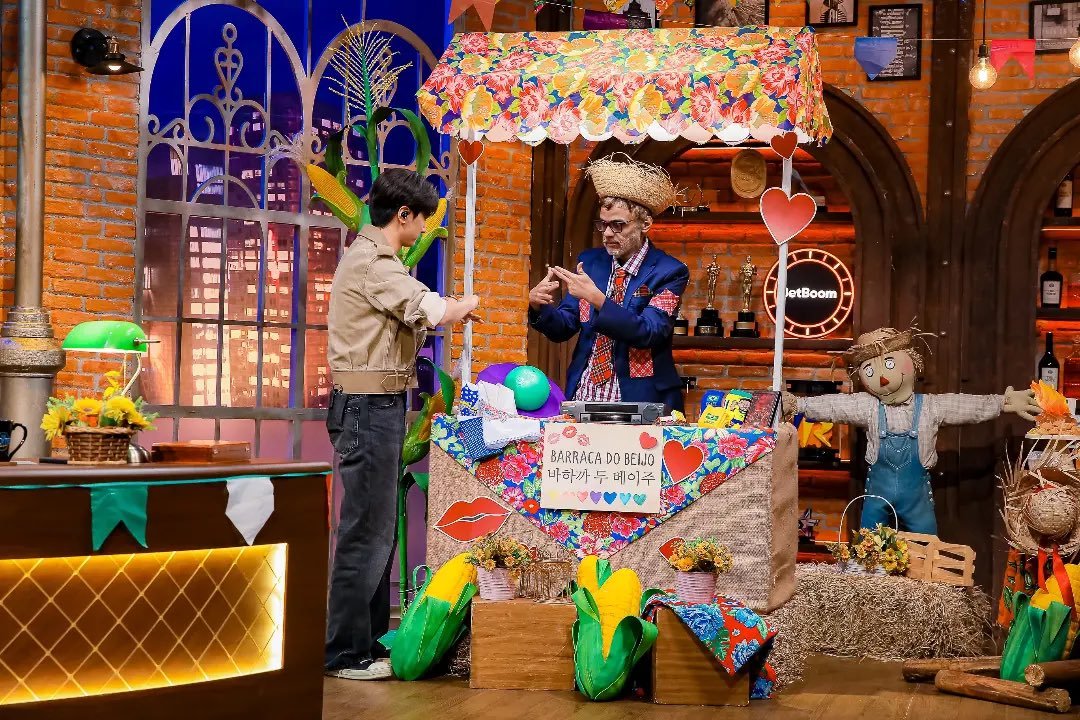 enhapopbase's tweet photo. ENHYPEN preview for 'The Noite com Danilo Gentili' out today at 12PM KST. https://t.co/UrhhjvKttU