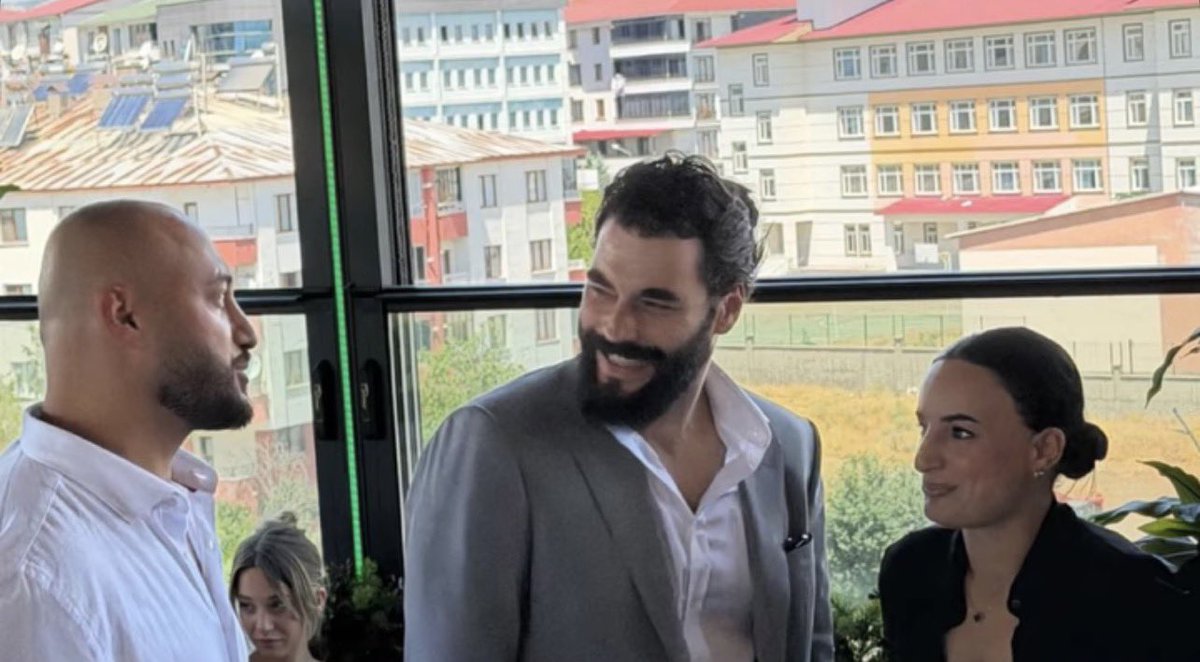 beusakn's tweet photo. Seni her fotoğrafta böyle görmeyi özlemişim Akın’ım 🥹🤍🫶🏻
#AkınAkınözü https://t.co/YApIVUOvjT