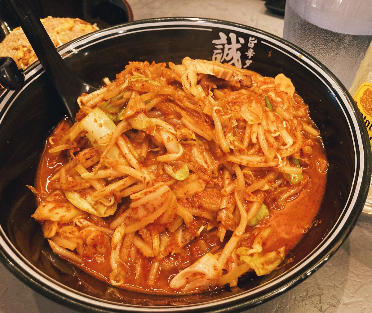 l5marial5's tweet photo. 旨辛タンメン誠屋 新宿歌舞伎町🌃☪︎*｡꙳
誠也タンメン 20辛 麺半分 半炒飯
昼から飲んでたのにいつの間にか暗くなってて最後いつも通り〆た🥺
炒飯ドボンして食べてしまい激ウマでした🥹
#旨辛タンメン誠屋 https://t.co/H3nGHECpoo