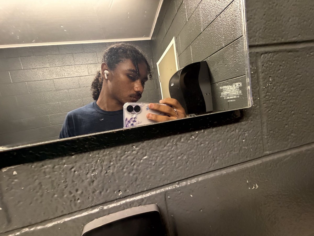 exsitrace's tweet photo. #chuzz #employed #curly #cubano https://t.co/0EcDpRsafT