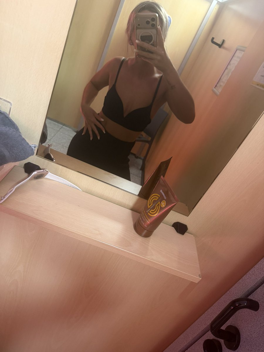 CandyBonnyx6's tweet photo. Getting ready… but I might be wearing less than expected. 🖤😏
Would you wait outside or come help me choose? 👀
#MirrorSelfie #BlackLingerie #GettingReady #Tease #Blonde #ExclusiveContent #OFCreator #LinkInBio https://t.co/LkfmBZNJJG