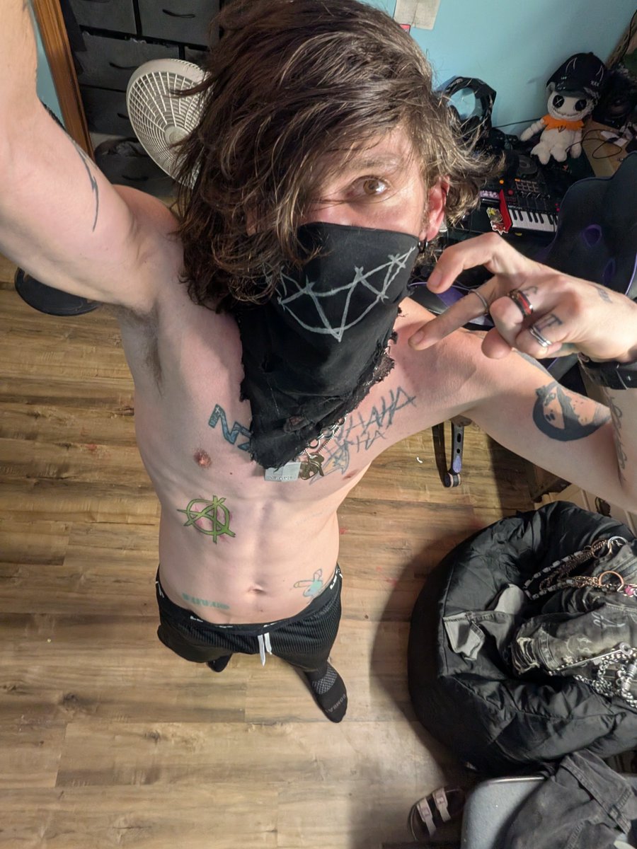 SynMusick's tweet photo. Well thank you to everyone who followed me over here too! Maybe I start posting on X more now 🤷🤘😜 https://t.co/pS5N4tsjf7