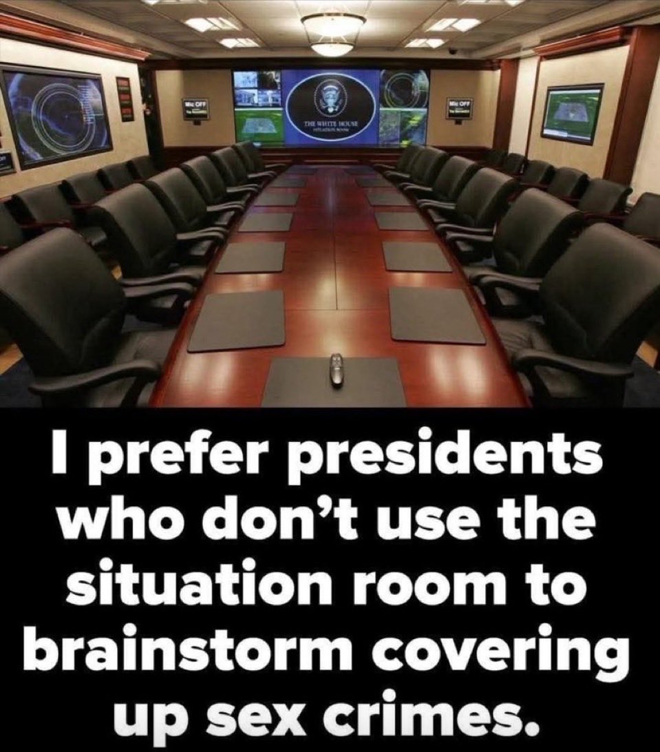 lunaafterdark's tweet photo. @WhiteHouse Hilarious!!!! 😂 https://t.co/5jCvv4HeL9