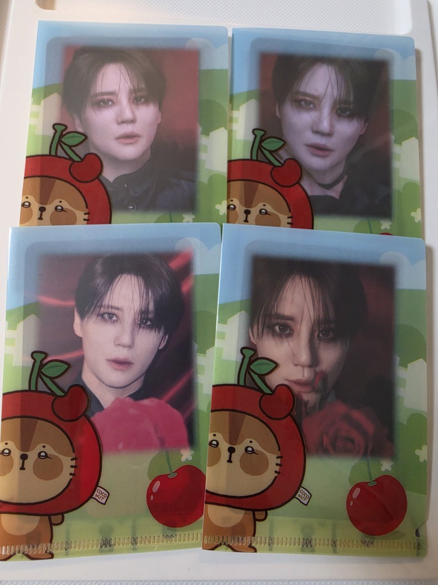 xia_ascent's tweet photo. 🩸샤큘포카⚰️람샤포카홀더 나눔🩸

🥥 멤버쉽 또는 프롬 친구 인증 받습니다! Only XIA

🍒 수량 : 100set
🍒 나눔장소는 당일 공지
🍒 중력콘 로고 메탈스티커도 있어요 👀 

✔️ 예사데이 (7/23)
✔️ 광복절 (8/15)
✔️ 페스티벌 (9/6)
✔️ 이 사이에 별도로 받고 싶은 분은 전보 보내주세요.

많관부! https://t.co/4aKog1nwQJ