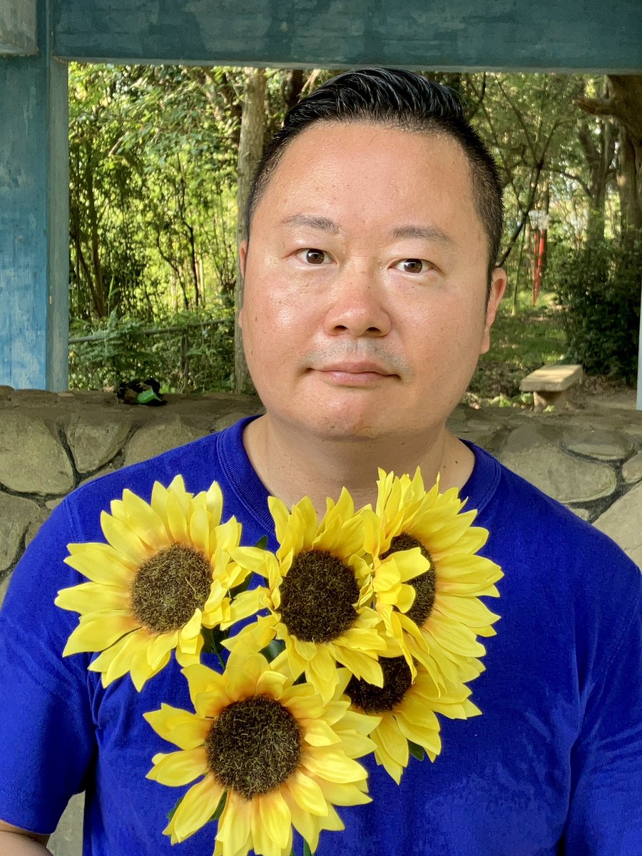 dandmempathy's tweet photo. 今回は「向日葵の妖精 モクモック」写真の最終回となります🥹🤣🌻✨

今回の撮影は、あまりの暑さで汗だくになってしまったので、撮影の合間に汗を拭くオフショットのモクモックも載せました🤣💦💦💦

たまたま撮れた貴重なオフショットとなります‼️(ウソ)😝🤣✨ https://t.co/N3pHFkjobx
