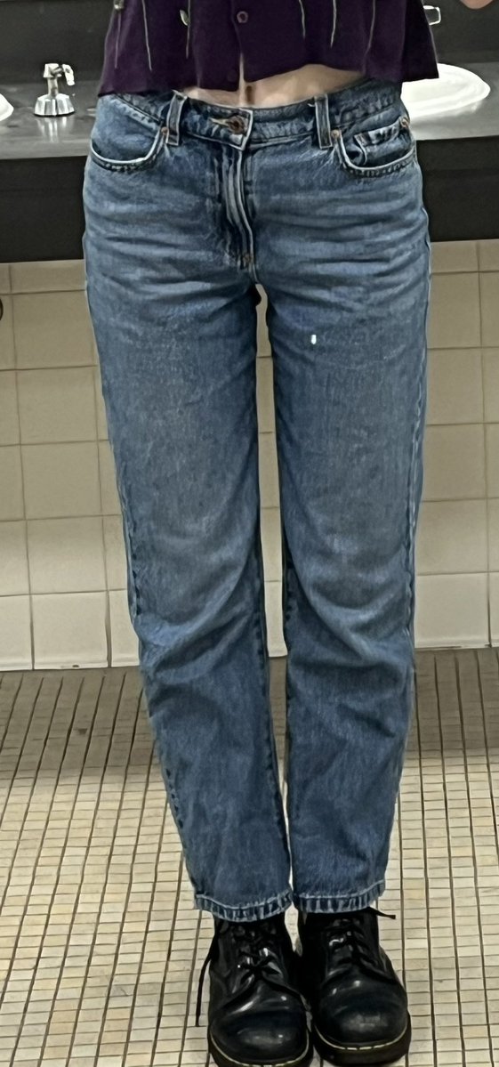 willowisrotting's tweet photo. look ! i have an itty bitty thigh gap ! big things happening https://t.co/mwhDWRiBTk