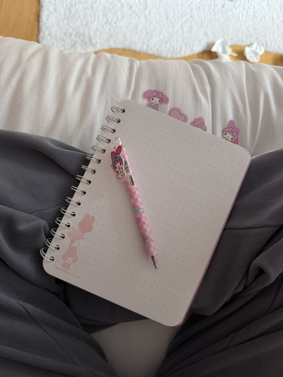 spiderwebangel's tweet photo. writing suicide notes in a my melody notebook with a my melody pen #suicidetwt https://t.co/NRQSiZBll6