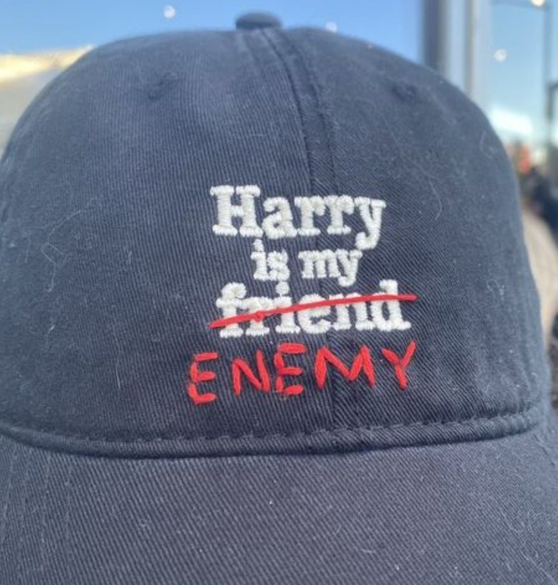 babywcakes's tweet photo. parece que foi ontem que o harry styles estragou o que deveria ter sido o melhor dia da minha vida https://t.co/ttYuuh7YgJ