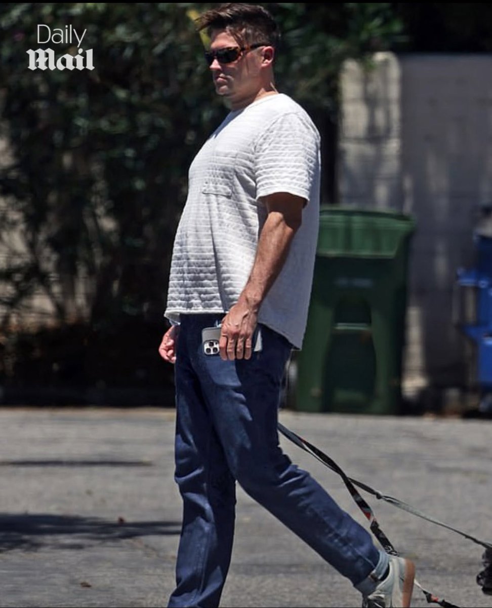 ThrillrErotik's tweet photo. Tom Schwartz is allegedly 6 months pregnant with Jax Taylor’s baby. Congratulations to the expecting parents 🩷 #thevalley #VanderpumpRules https://t.co/C8YIM8y9Ch