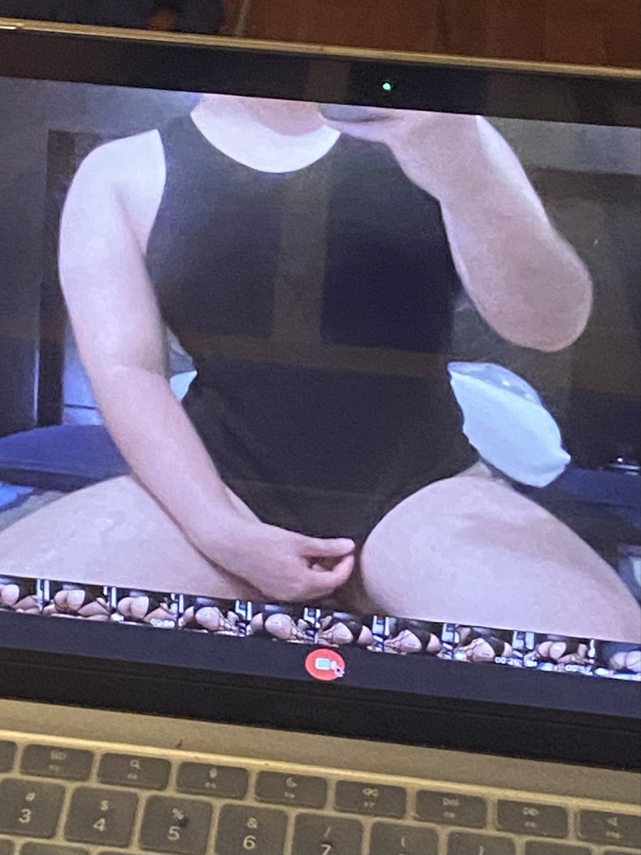 h0neybumjay's tweet photo. day so hot i hat to take my clothes off :pp https://t.co/pckbKm0KLb