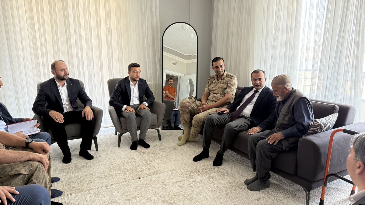 DargecitSvGDer's tweet photo. Dargeçit İlçe Kaymakamımız Sayın Bayram KÖSE  ve kurum amirlerimizle birlikte;

Şehidimiz Beşir KESKİN’in kıymetli babası Tahir KESKİN

Şehidimiz Ali VERİM’in kıymetli eşi Hanım VERİM’i ve oğlu Mehmet Emin VERİM

Şehidimiz Salih SEYHAN’ın kıymetli kızı Meryem KESKİN’i ve oğlu Mehmet Emin SEYHAN’ı ziyaret ettik.

Aziz Şehitlerimizi rahmet ve minnetle yâd ediyor, kıymetli şehit ailelerimize sağlık,huzur ve esenlikler diliyoruz.
@TcDargecit 
@Mardin_Valiligi 
@TC_icisleri 
@bayramkose49 
@tuncay_akkoyun 
@mustafaciftcitr