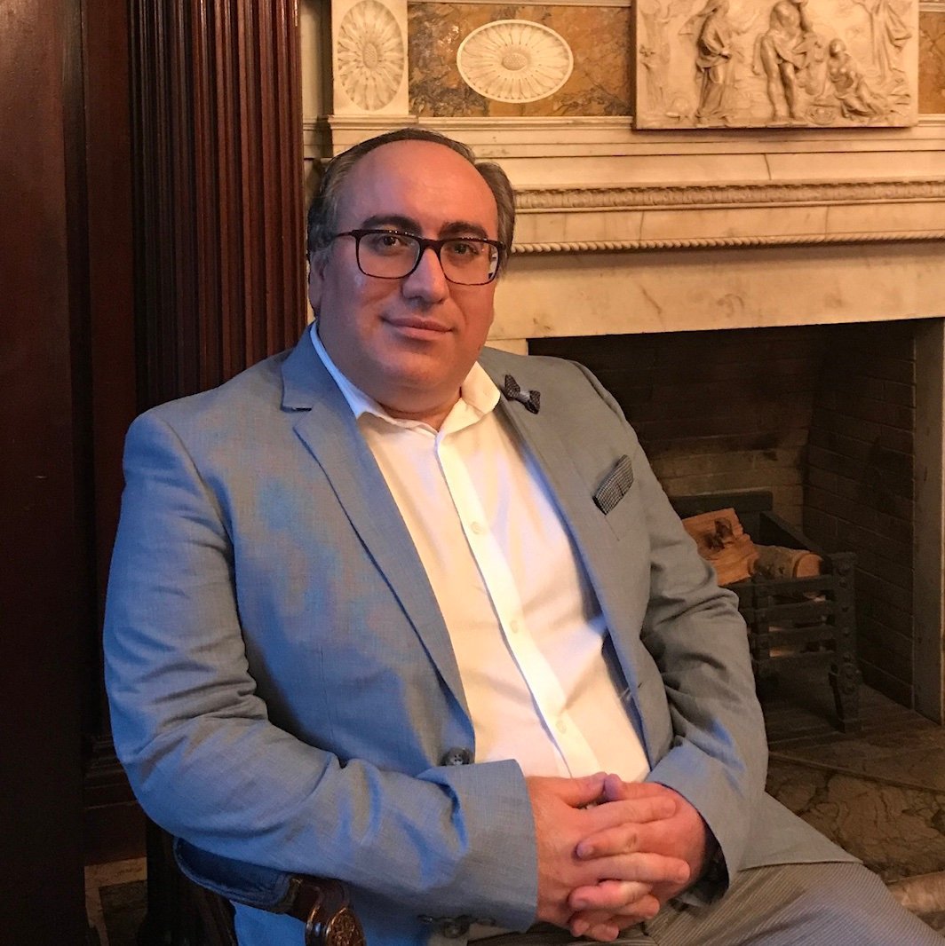 KhaJ9June's tweet photo. @MOMNJD فقط دلم میسوزه برای خودمون که یه دشمن درست و حسابی هم نداریم...
آخه پلشت قیافه ات شبیه شخصیت های کارتونیه...
باید ببرن والت دیزنی ازت الگوبرداری کنن واسه ساخت شخصیت دیو آرزوها...
دو تا شعار شما لاشخورهارو بدجور میسوزونه
#جاویدشاه
#جاويد_رضا_شاه_دوم_پهلوى_سوم https://t.co/DoE9312wAZ