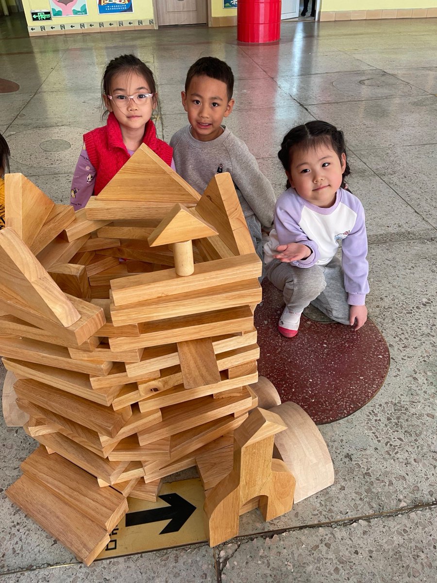 peach_pang_'s tweet photo. [Building block tower crash with my 4yo today—she laughed so hard she snort-laughed, now we’re planning a "sturdier castle" redo. Best afternoon ever! ]， https://t.co/sUW3xL6sVT