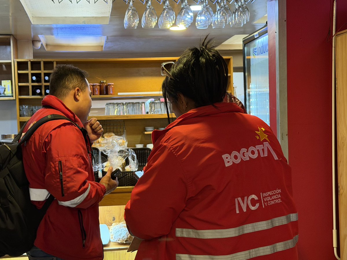 teusaquillo13's tweet photo. En articulación con @GobiernoBTA realizamos una jornada de IVC Comercial en el sector del Parkway.

Durante la jornada, visitamos establecimientos de comercio para realizar seguimiento y sensibilización sobre el cumplimiento de la normatividad vigente https://t.co/NG78YGEjvp