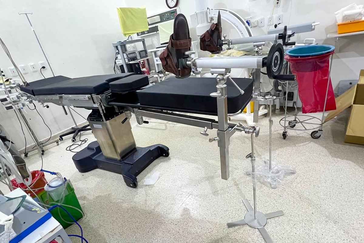GobiernoER's tweet photo. EL HOSPITAL SAN ANTONIO DE GUALEGUAY INCORPORÓ UNA NUEVA MESA DE CIRUGÍA

El Hospital San Antonio de Gualeguay incorporó una nueva mesa de cirugía electrohidráulica que permitirá realizar intervenciones con mayor precisión y seguridad en múltiples especialidades.

Seguimos destinando cada peso a donde tiene que ir para mejorar el equipamiento de salud, optimizando el trabajo de los equipos y brindando mejores herramientas para cuidar la salud de los entrerrianos.