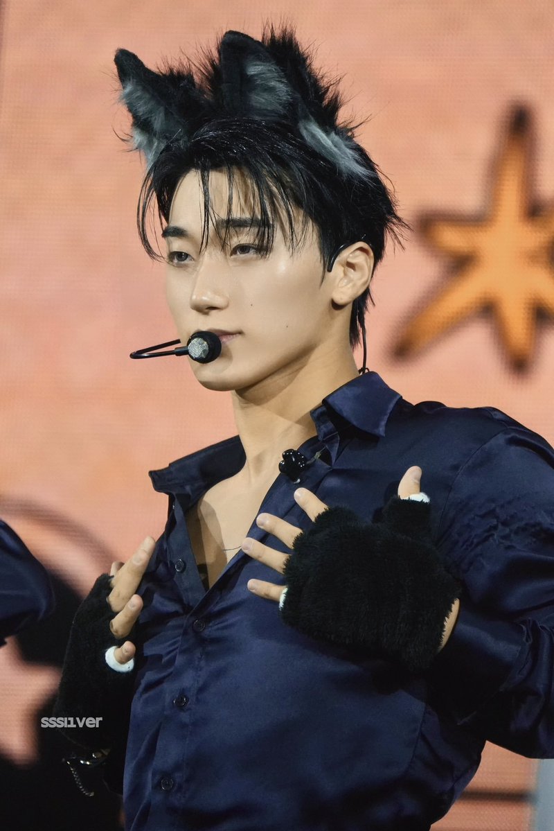 woooyomuffin's tweet photo. me when I'm at home and grabbing my boobs bc I'm bored https://t.co/C8c6jho9Il