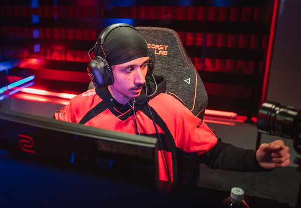 PolymarketVAL's tweet photo. 🎙️ Sentinels Jerrwin 🇮🇳🇨🇦 on the initial hesitation with Marved 🇨🇦: 

We thought it'd be kind of a problem playing with someone who hasn't played in a while, but his experience showed... 

His comms were great, his plan-making was great. He didn't hold anyone back; he only helped us."

[@PayTheRow]