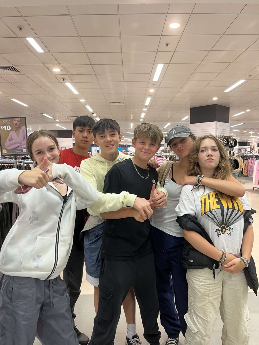 BrianSmithmiocd's tweet photo. 產能利用率（稼動率）提升，固定成本被更多產量分攤，營運槓桿開始發揮
2. 高毛利產品營收占比提高
3. 部分高階產品開始具備議價能力
結合近期看到的產業訊號：
國際IDM大廠、關鍵料號 lead time延長
芯聯集成、華潤微等中國廠商宣布漲價
ADI、Microchip通知交期拉長或價格調整… https://t.co/DvlkVrxTHv
