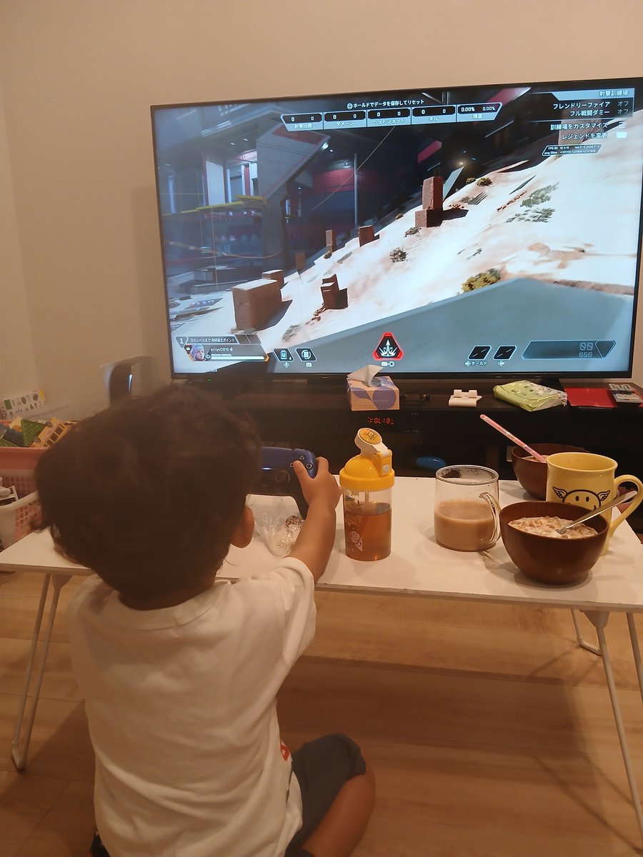 nenetyo0331's tweet photo. 息子が訓練所デビューしました
はじめて持った武器はボルトです
#Apex https://t.co/uLt0sDaYbq