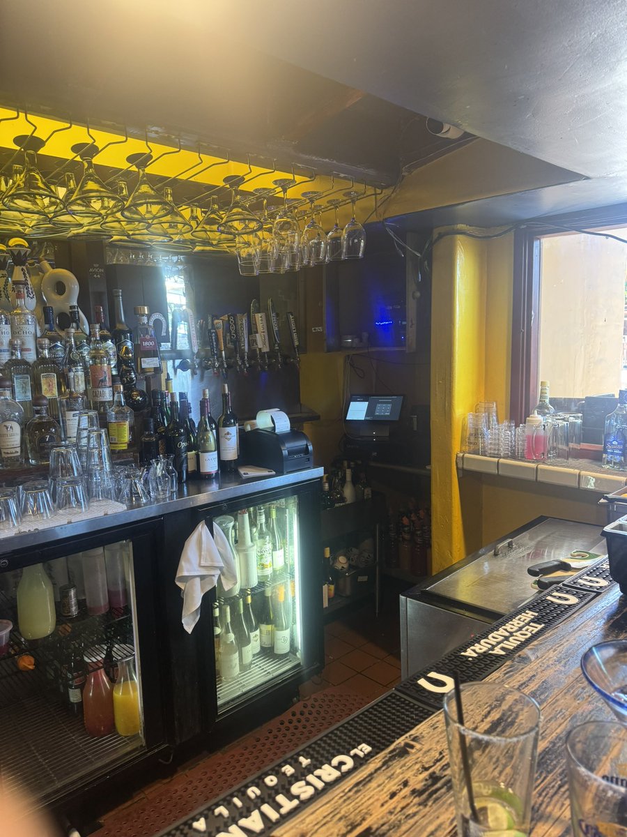 Tanershift4's tweet photo. Shift4Dine New POS upgrade Adobe Cantina in CA! 👊  We do our work with passion.🔥We are instilling our love for Shift4Dine in everyone. 💙  🚀🚀😍😍 They loved the new pos system! #Shift4Dine @Shift4 🇨🇾🇨🇾 https://t.co/2qXSSzSv2Q