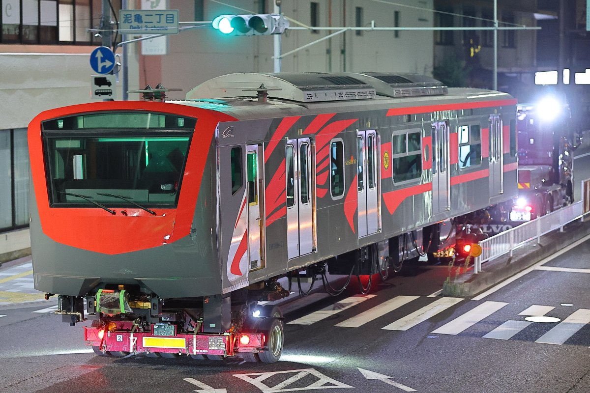 onlyzeiss's tweet photo. フィリピン国鉄 南北通勤鉄道 EM10000形
J-TRECから埠頭への新車搬出陸送
アタマとケツでEM10041Lおよび42Lと
車体番号が連番でした https://t.co/kQSTF4r9Wl
