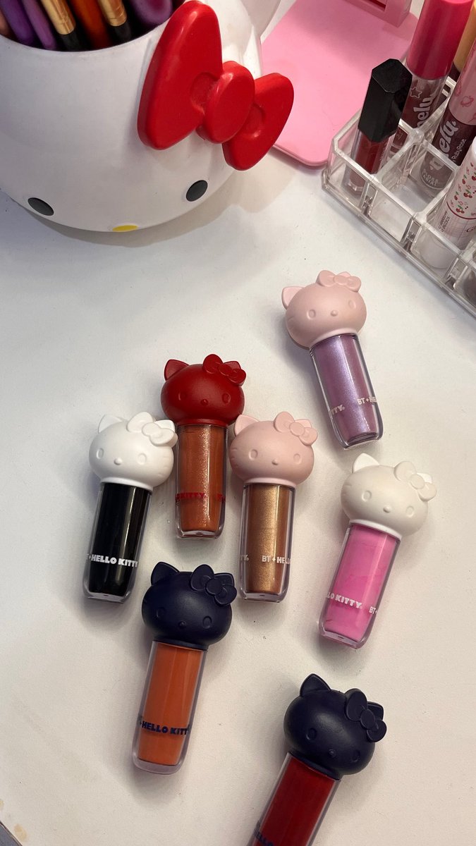 ilycerejas's tweet photo. a bruna tavares foi cirúrgica quando fez essa coleção da hello kitty ⋆.  ୨ৎ https://t.co/KHwLsdBz60