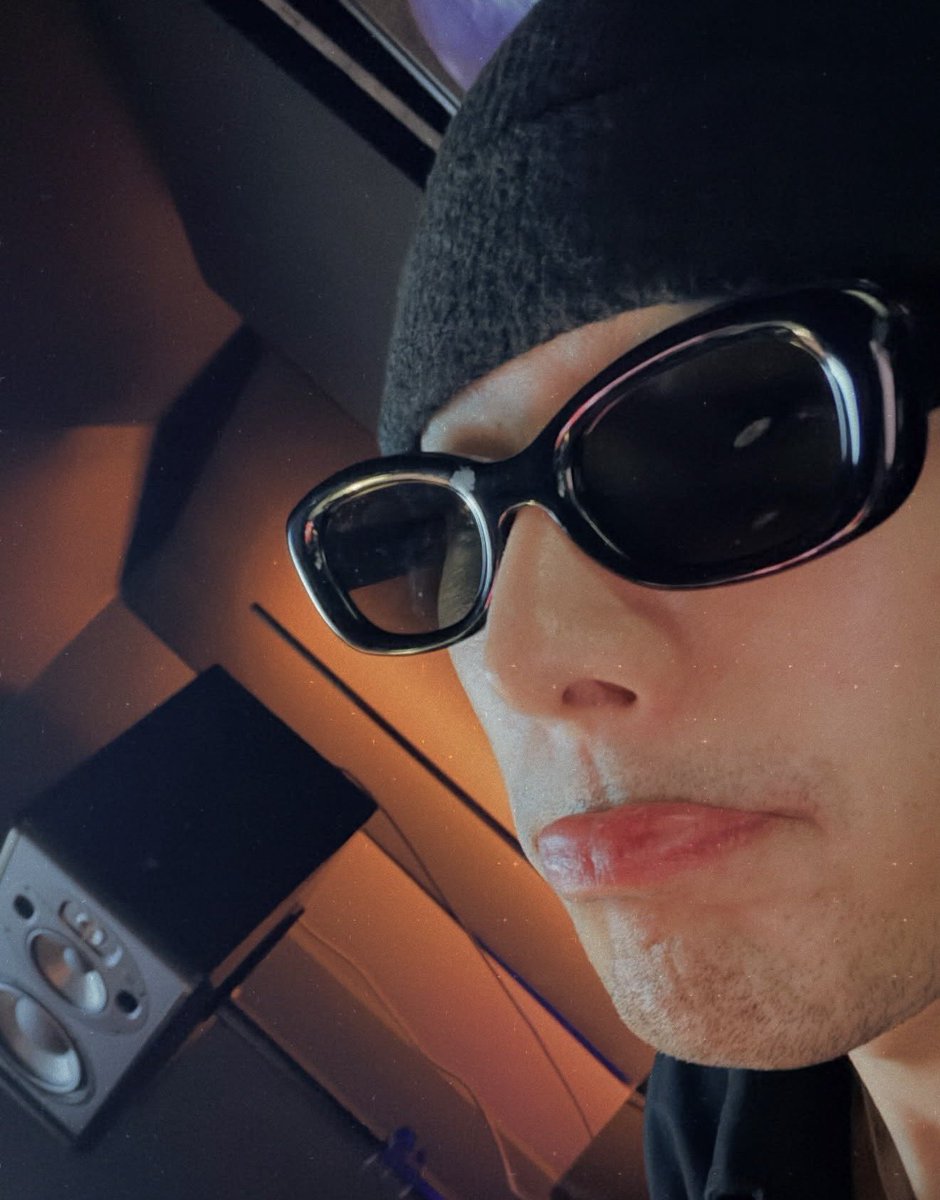 Strawberry64065's tweet photo. @JacksonWang852 Luv the setup and moreover ur face card never declines!!❤️‍🔥💚💋 https://t.co/BB5AgkpYvO