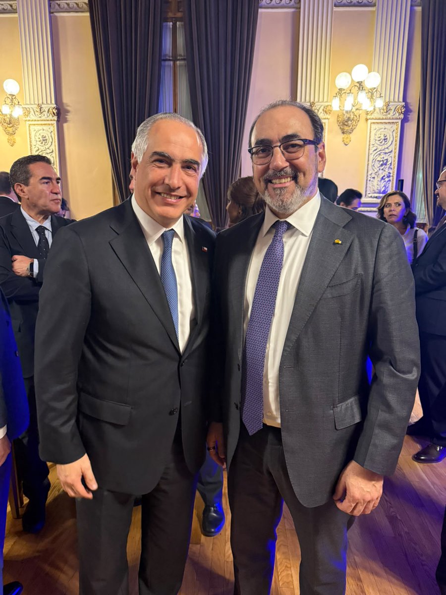 EmbaChileMX's tweet photo. Embajador Francisco Chahuán Chahuán, participó el 21 de julio en el lanzamiento del Fondo de Impacto Vela.  Un fondo demuestra que es posible combinar rentabilidad financiera con resultados sociales y ambientales medibles. Junto a Sergio Díaz-Granados, Presidente de la CAF. https://t.co/LHGuaGumyk