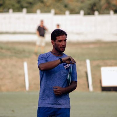 Balbo_uy's tweet photo. "Roles no posiciones. En el fútbol, en el básquetbol, en la vida"

Día 1 militando la llegada de Santiago Espasandín al buzo de DT principal de Nacional.

@SantiEspasandin https://t.co/rbAUYwMXTF