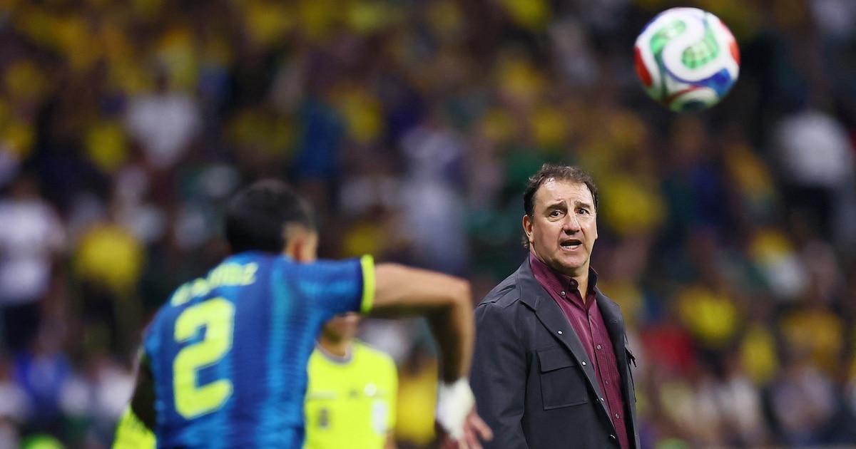 infobaecolombia's tweet photo. Néstor Lorenzo podría seguir en la selección Colombia con “estrategia” de la Federación de Fúbol para extender el contrato https://t.co/z4doRPl4M0 https://t.co/VODC5muVIz