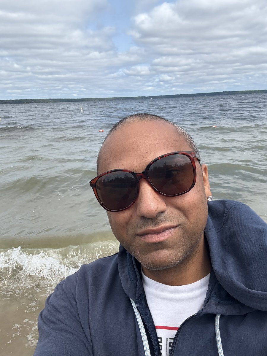 JacobJPhillips's tweet photo. Cloudy #Beach Day • No Worries • 🏝️ 💕 w #Sister/#Niece/#Nephew 🙏 

#WestHawk #WestHawkLake #WestHawkLakeBeach #Beach #Manitoba #Canada #WhiteShell #WhiteShellProvincialPark #Park #GayStagram #Gay #Parks #Blessed #Jesus #Love #Family https://t.co/fT8q35D80X